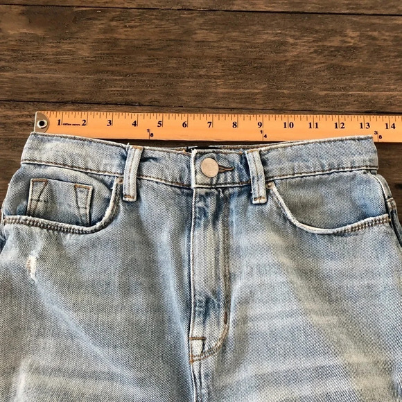 BDG Urban Outfitters 26 High Rise Mom Jeans Light Washed Holes Destroyed Ripped - Picture 8 of 10